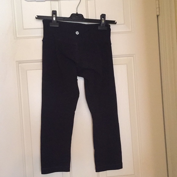 Lululemon Wunder Under Crop - Picture 3 of 4